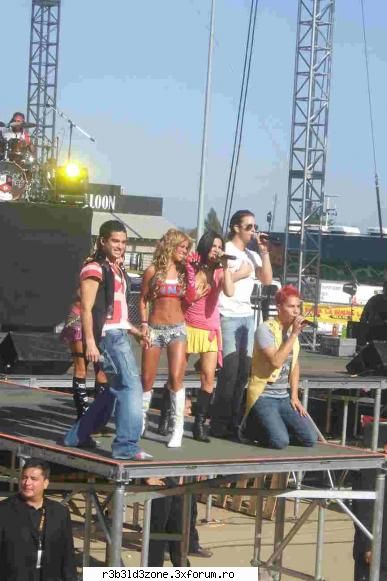 Poze Rbd!:X:X:X - la un concert :X - poze,discutii si multe altele despre cei din rebelde